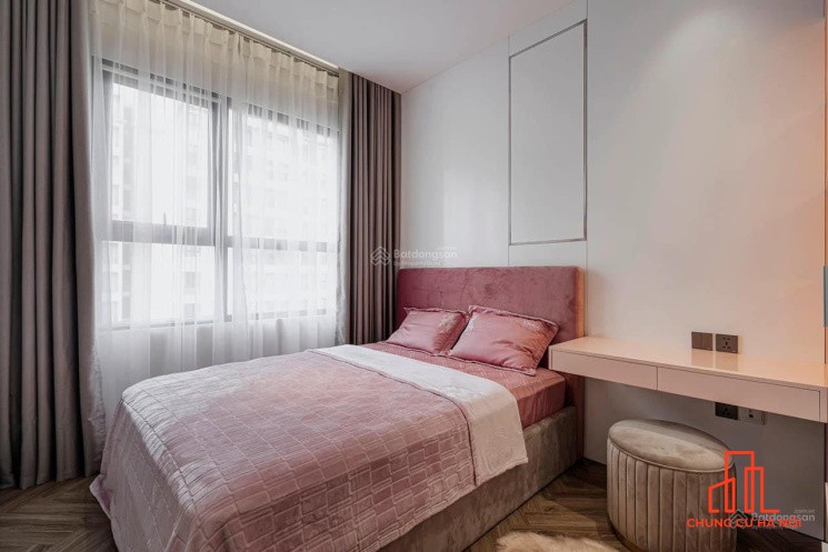 Chính chủ cần bán gấp căn 2 ngủ tòa W2 West Point, ban công Đông Nam, tặng full đồ, giá 6,5 tỷ