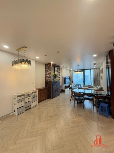 Bán cc với giá cực tốt. Căn 3pn view hồ Vinhomes Skylake.
