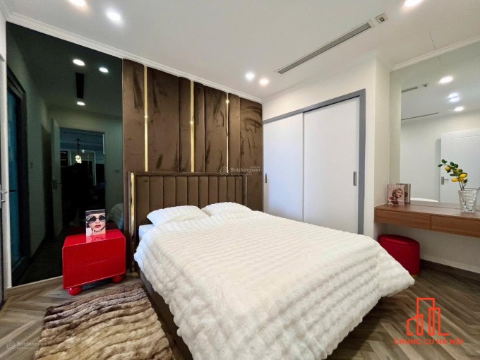 Gia đình tôi cần bán gấp CH 95m2 (3N2W) - 13 tỷ tại Vinhomes Skylake, có slot, sẵn sổ, full đồ