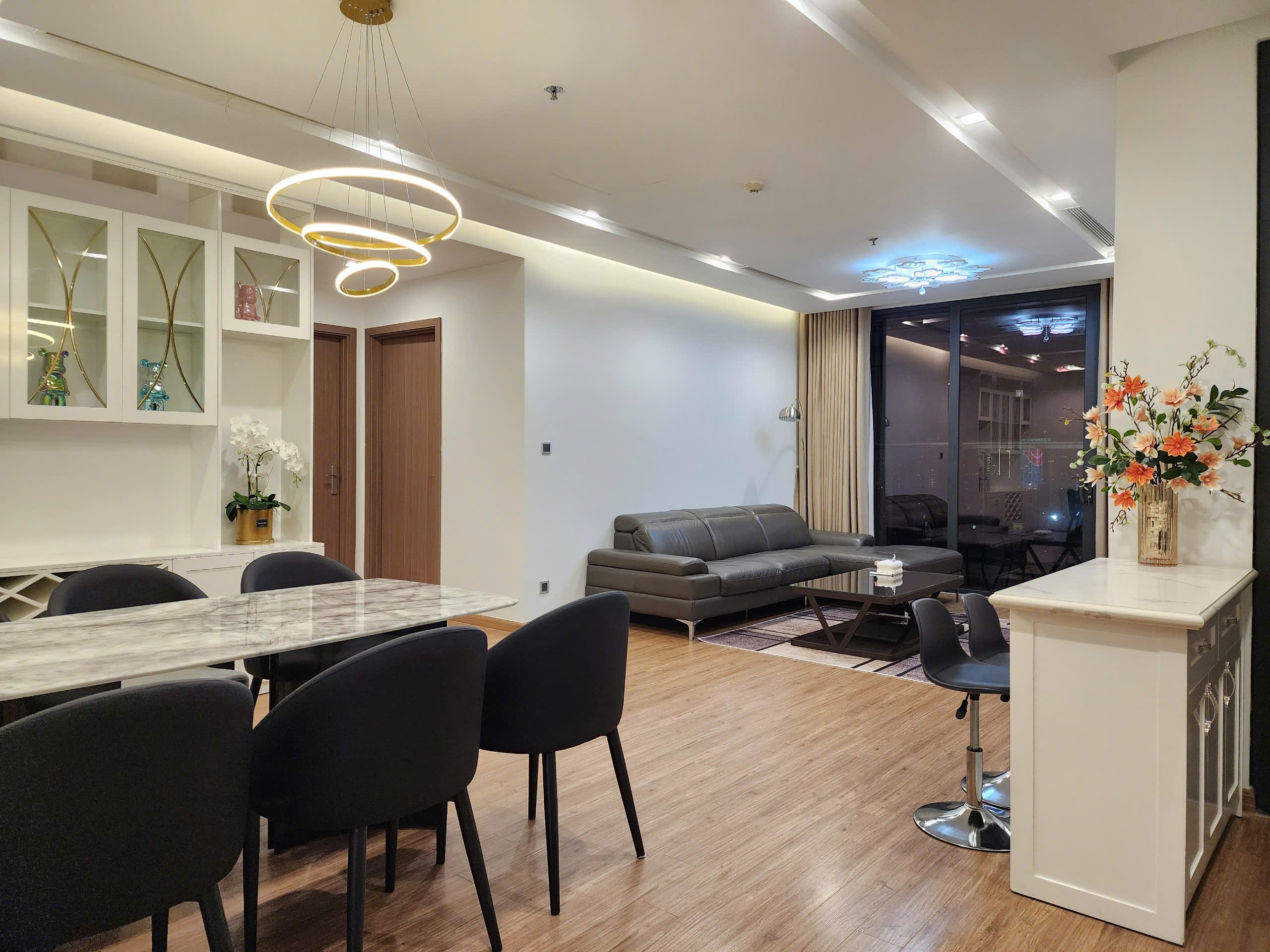 CHÍNH CHỦ CẦN BÁN CĂN HỘ 2 PHÒNG NGỦ TẠI MIPEC XUÂN THỦY - 76,4M - GIÁ 7,5 TỶ