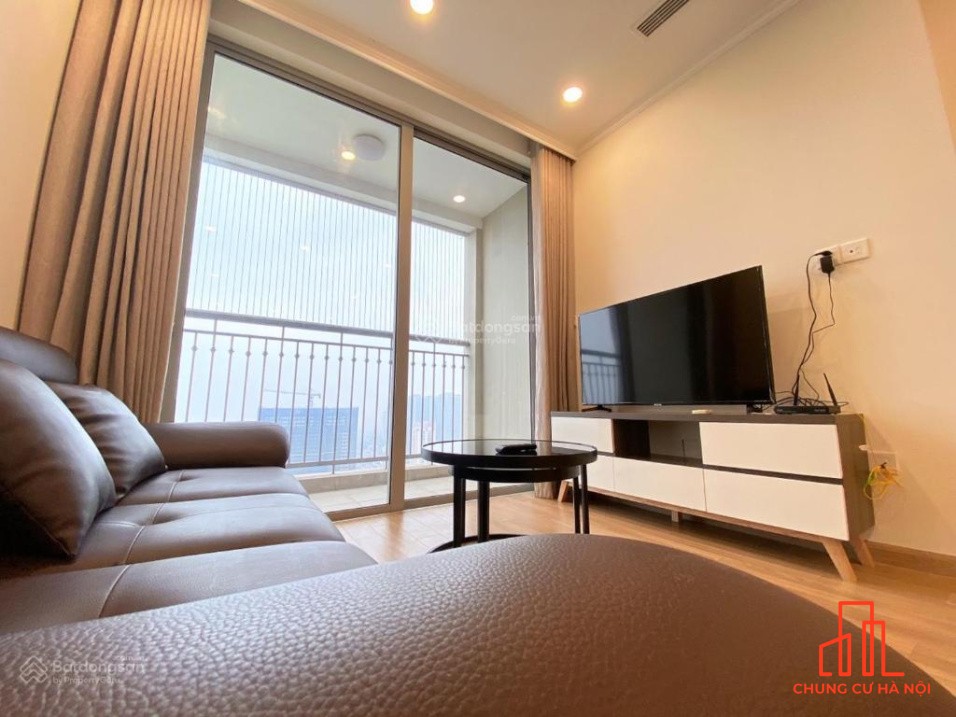 Duy nhất bán căn 2 ngủ 80m2 nhà vuông, 2 ban công, view liền kề, sổ đỏ Vinhomes Gardenia Hàm Nghi
