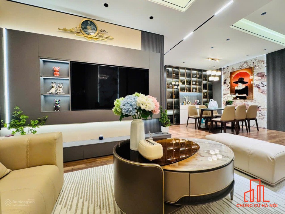 Hàng hiếm! Chính chủ cần bán gấp căn 198m2, 4PN toà Dolphin Plaza cực rẻ, giá 12 tỷ.