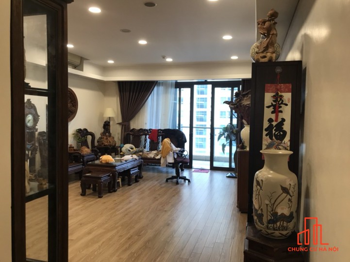 Chủ nhà gửi bán căn hộ Dolphin Plaza Mỹ Đình, HN, 4 ngủ nội thất cơ bản, diện tích 186m2 tầng đẹp giá 8,1 tỷ