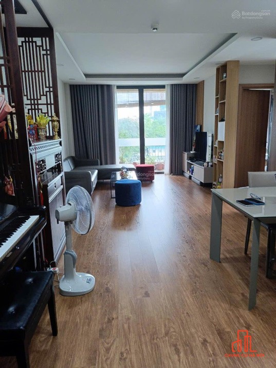Chính chủ bán căn 2PN Park Home Cầu Giấy, DT 81m2, sẵn sổ, full nội thất đẹp, có slot, giá 8.5 tỷ
