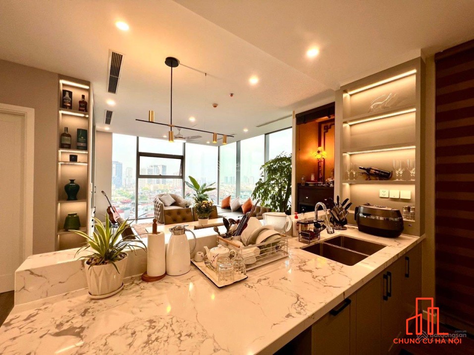 Chính chủ bán căn 2PN FLC 265 Cầu Giấy, DT 100m2, giá 8 tỷ, đầy đủ nội thất, có slot ô tô, sẵn sổ