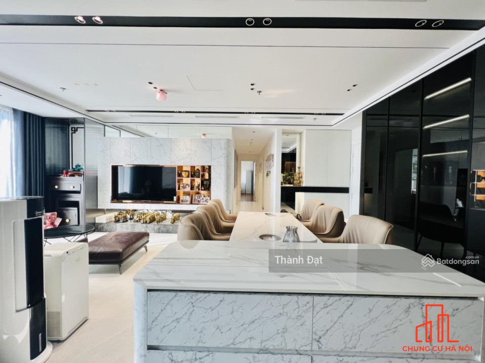 Bán gấp căn hộ 4PN DT: 210m2, Full nội thất, chung cư tại Discovery Complex Cầu Giấy, giá cực tốt