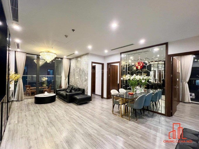 Gấp! Bán căn 2PN 2VS đẹp DT: 65m2 tầng trung hướng ĐN CC Vinhomes West Point Đỗ Đức Dục giá 6,3 tỷ