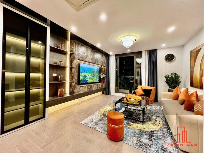 Vợ chồng tôi cần bán căn 2 ngủ tầng trung view hồ cực đẹp, sổ đỏ sẵn giao dịch, full nội thất đẹp
